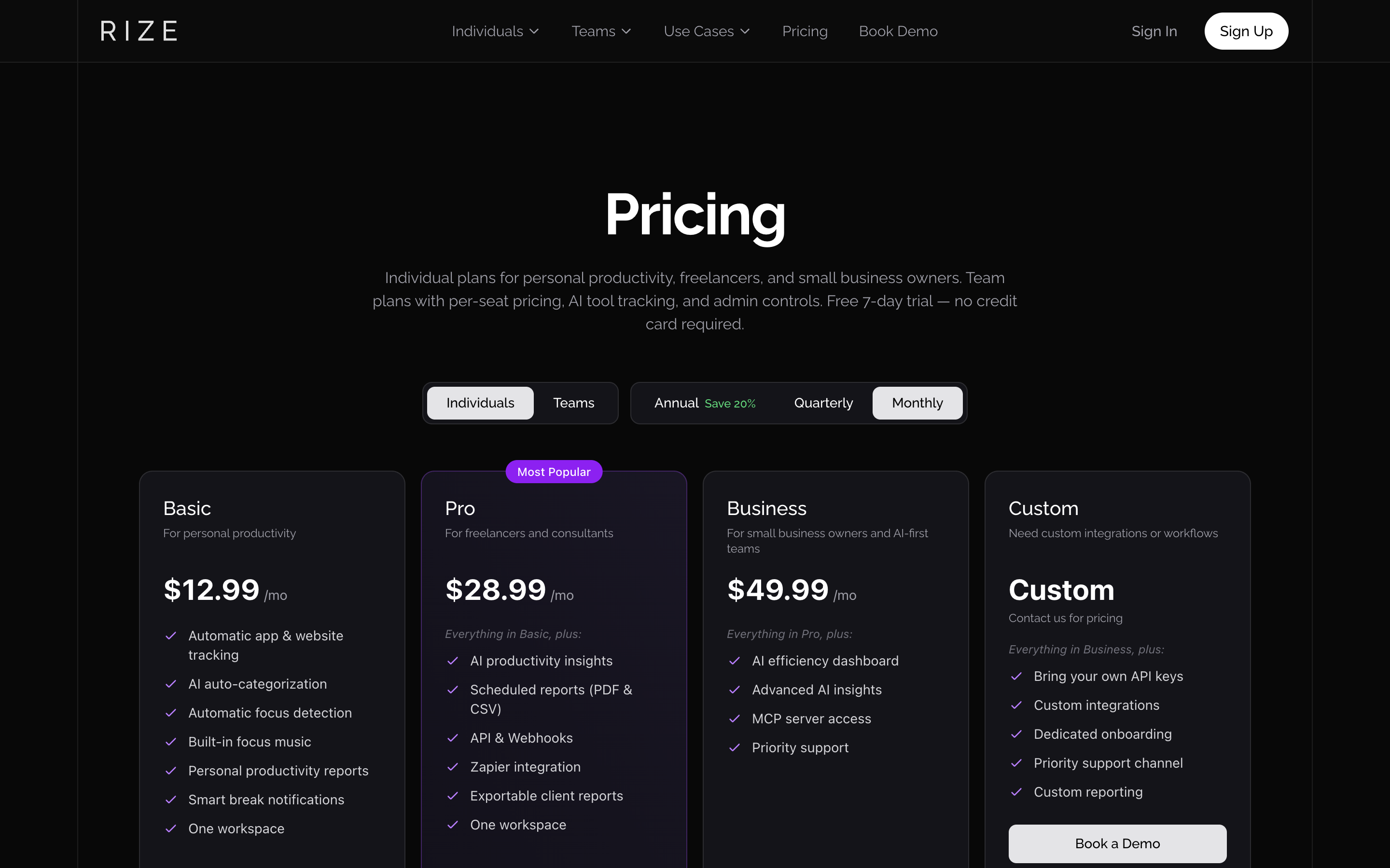 Basic, Pro, Business, Custom 플랜을 보여주는 Rize 가격 페이지